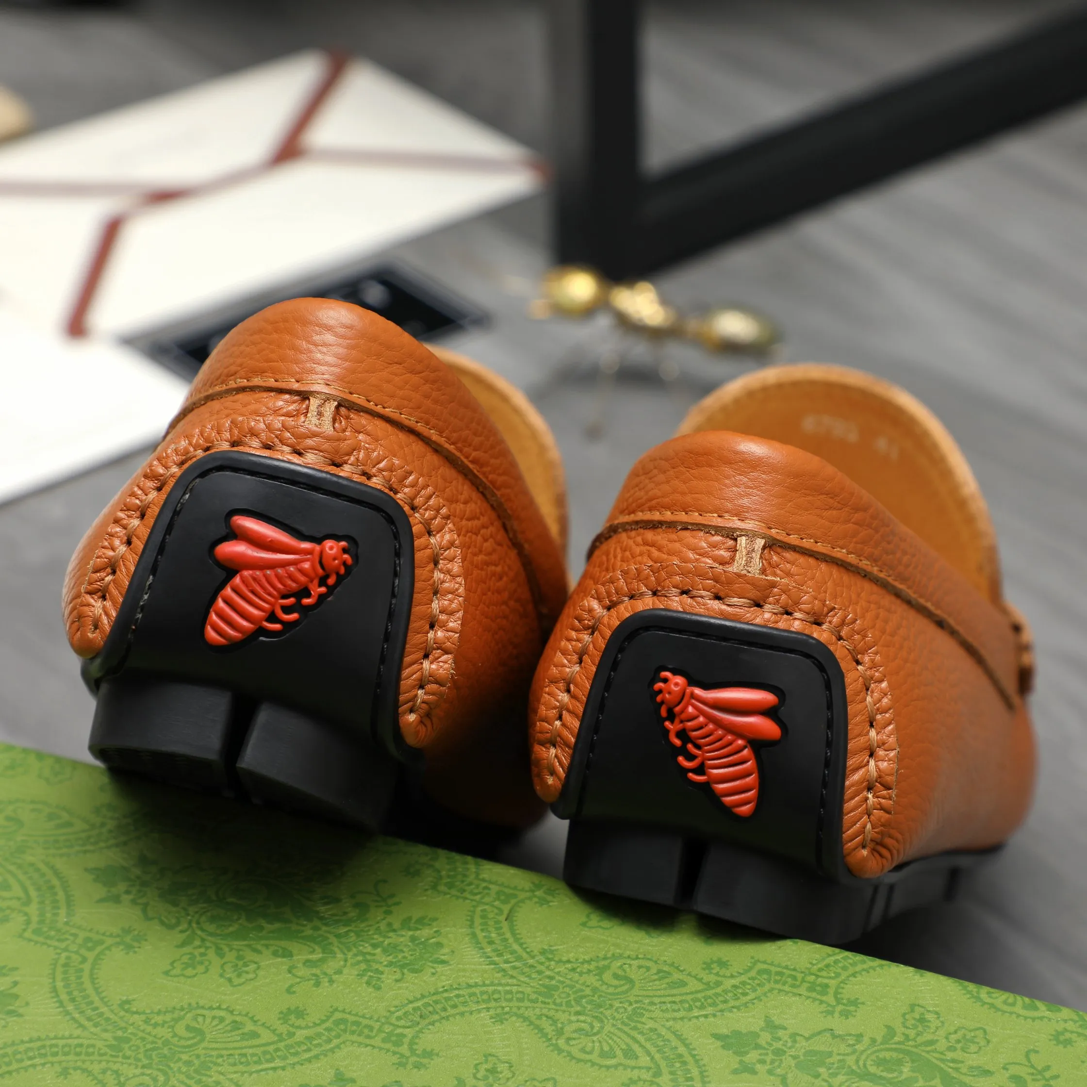 Men's shoes 💰360 Product trademark: GUCCI "Gucci" casual slip-on men's shoes Regular size: 38-45 Product materials: Selected pebbled cowhide upper, pigskin lining, rubber outsole